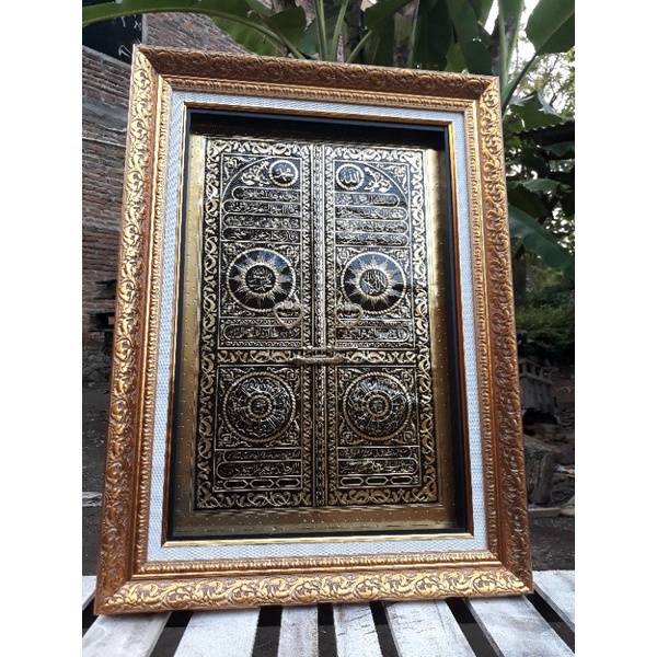 KALIGRAFI PINTU KABAH KUNINGAN TIMBUL 55×75