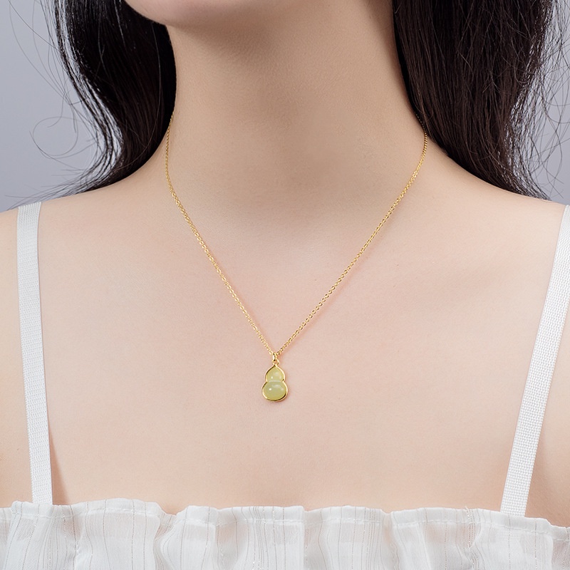 Kalung Dengan Liontin Giok Hetian Natural Untuk Wanita