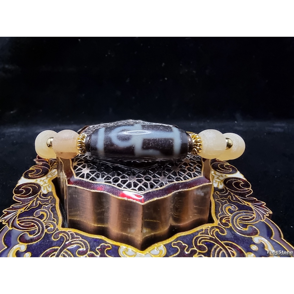 Batu Akik DZI Gautama Buddha Sakymuni Blessed Tibet Tua 28mm E1099