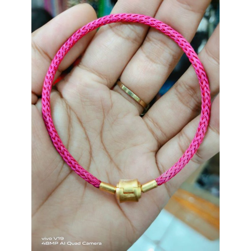 Gelang kawat kancing