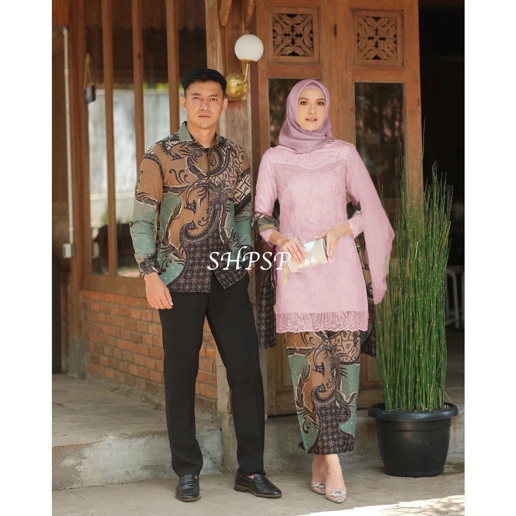 KHANSABATIK READY JUMBO XXL! SET KEBAYA COUPLE LUNA LYDIA SERIES TERBARU 2022 KEBAYA BROKAT SARIMBIT BAHAN VELVET PREMIUM MIX TILLE MUTIARA FULL FURING BAJU PASANGAN PRIA WANITA TUNANGAN LAMARAN WISUDA FASHION MUSLIM