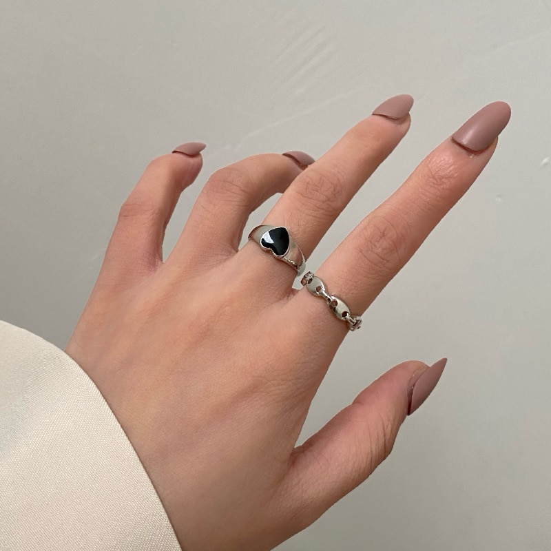 2pcs Cincin Bentuk Hati Warna Hitam Gaya Korea Untuk Wanita