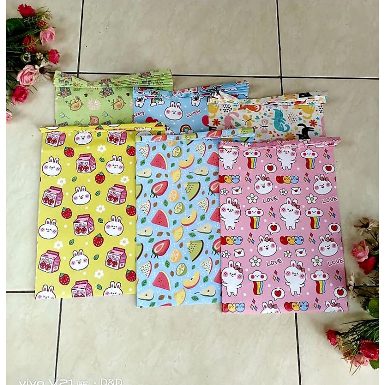 

Kertas Kado Instan Siap Pakai Bentuk Kipas isi 6 Pcs Ukuran 23x30 Cm Motif Random