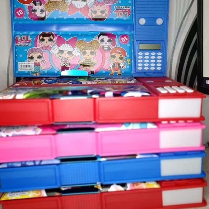 

Tempat Pensil Magnet Karakter Dilengkapi Kalkulator Ukuran Jumbo ✔