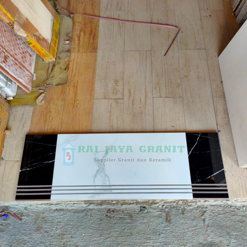Granit tangga 28x80 dan 20x80 putih motif dan hitam motif