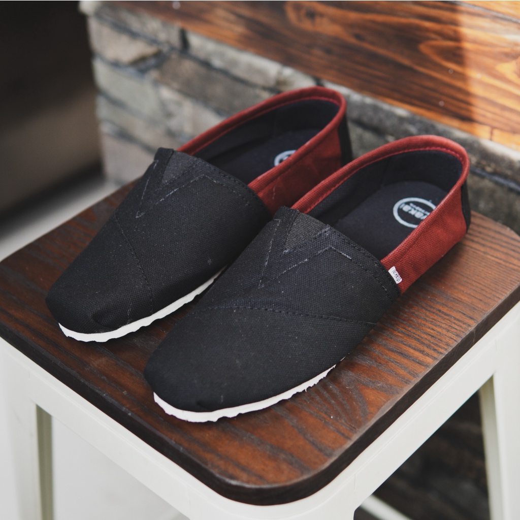 sepatu casual pria wakai biru merah sepatu slop slip on flat formal kerja terlaris