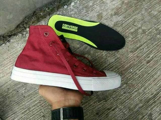 Sepatu Converse Chuck Tailor CT High Red Maron Merah Sneakers Cewek Cowok Kerja Kuliah Santai Kets