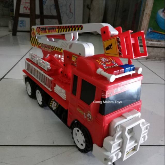 Mainan Mobil Truk Pemadam Kebakaran