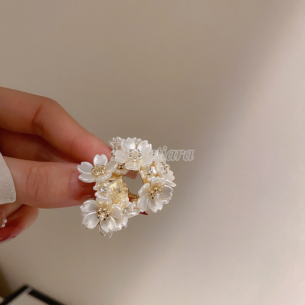 Anting Tusuk Gantung Desain Bunga Hias Berlian Untuk Wanita