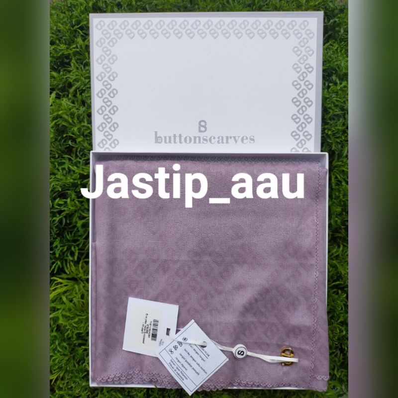 Tapis embossed Rhubarb Buttonscraves