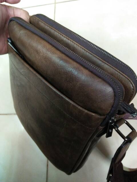 Tas selempang pria kulit import Y867 banyak ruang