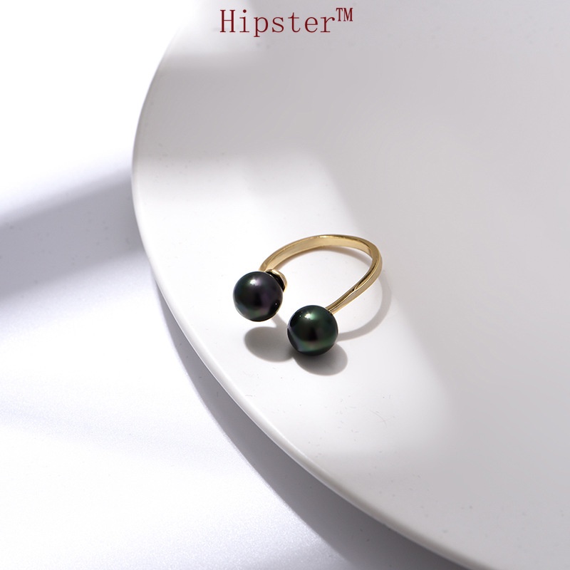 Popular Design Personality Asymmetric Inlaid Black and White Pearl Ring