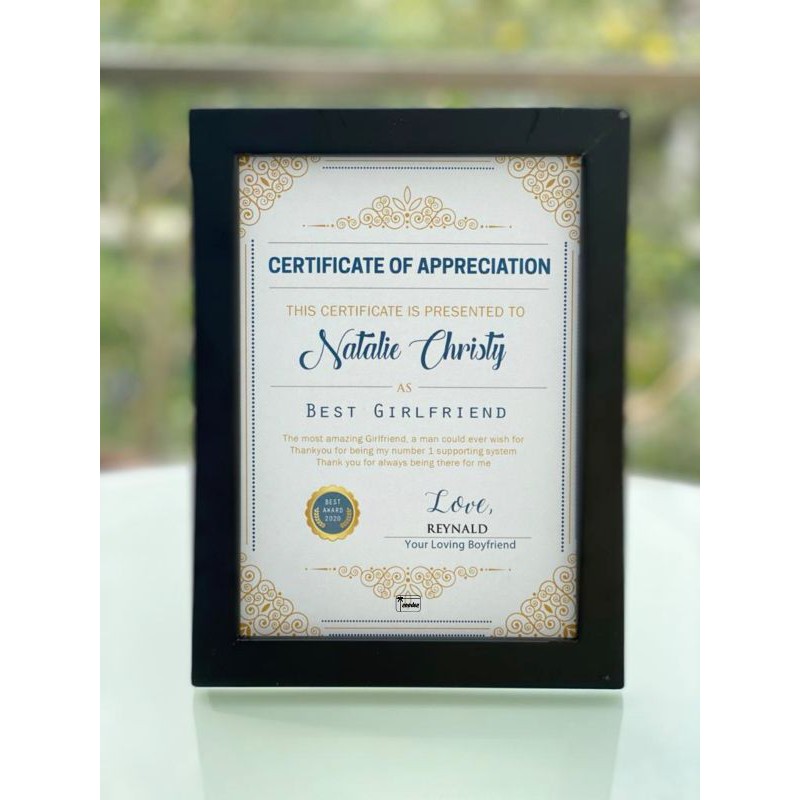 [SEHARI JADI] FRAME CERTIFICATE SERTIFIKAT BEST BOYFRIEND WISUDA KAYU FOTO 5R CUSTOM GIRLFRIEND MENTOR MOM DAD | Kayu Bingkai Unik | Hadiah Graduation Sidang Lulus Sekolah Perpisahan | Kado Pacar Wisuda Ultah Anniversary-Vintage
