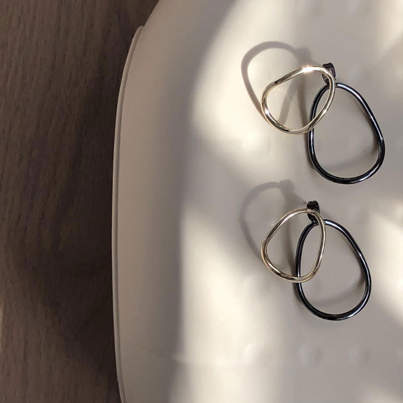 Anting Bentuk Tetesan Air Oval Warna Kontras Gaya Korea Untuk Aksesoris