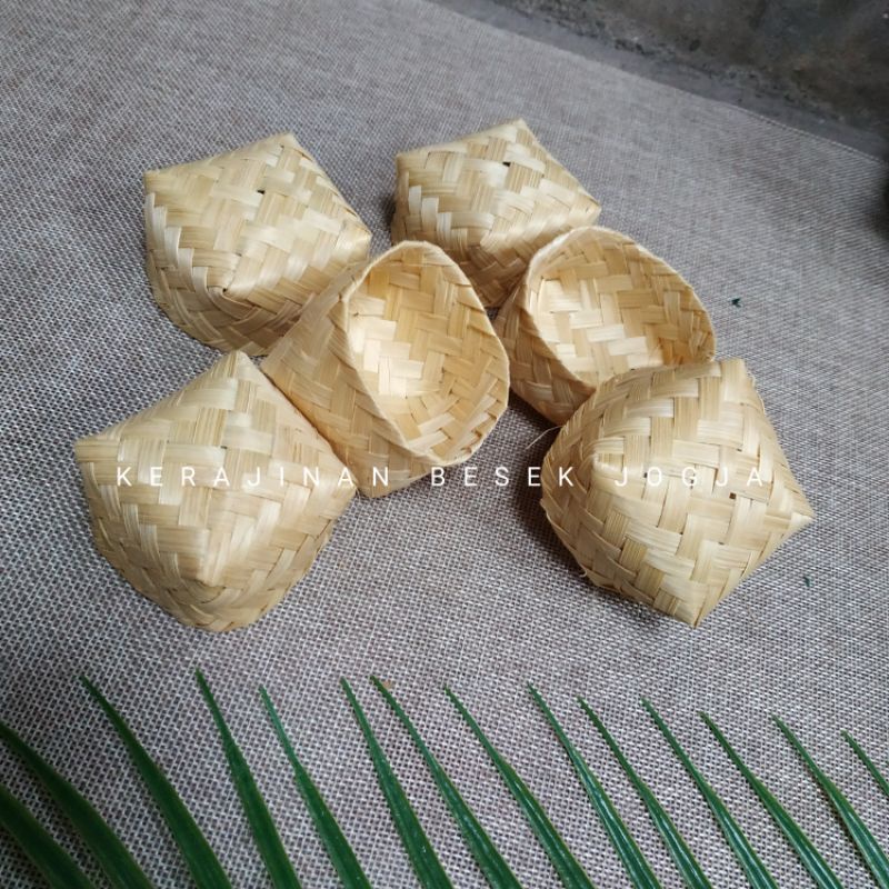 

SEPASANG BESEK NATURAL 5X5CM besek kecil besek mini besek murah besek bambu asli besek telur