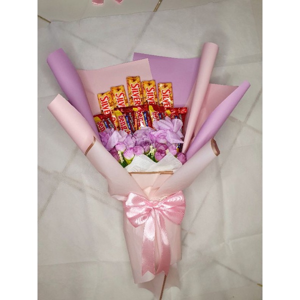 

Bouquet Snack Coklat Pink