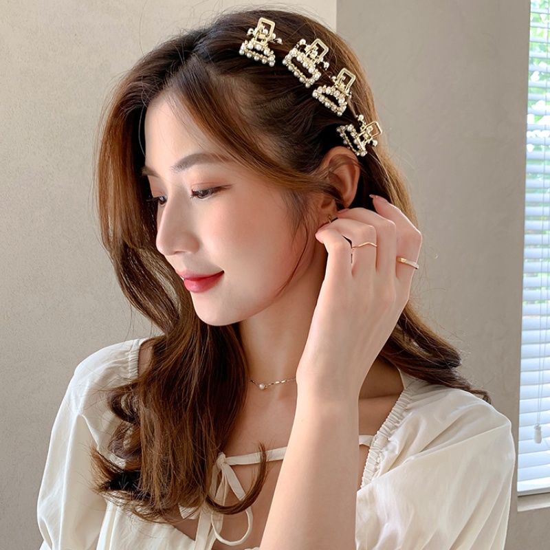 Jepit Rambut Bahan Metal Aksen Mutiara Gaya Korea Untuk Wanita