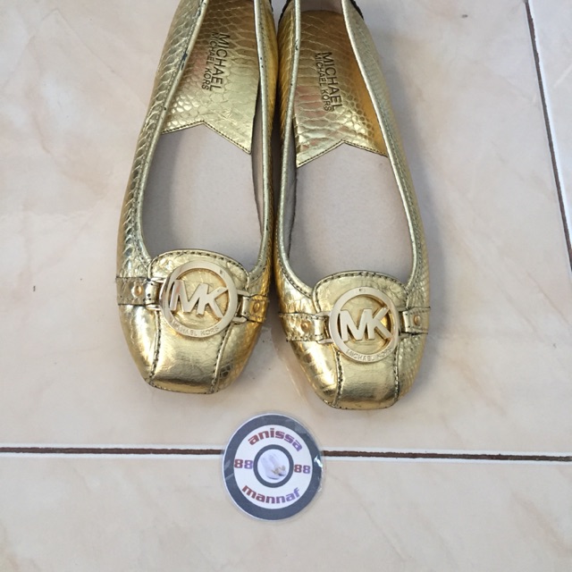 Jual preloved sepatu mk original