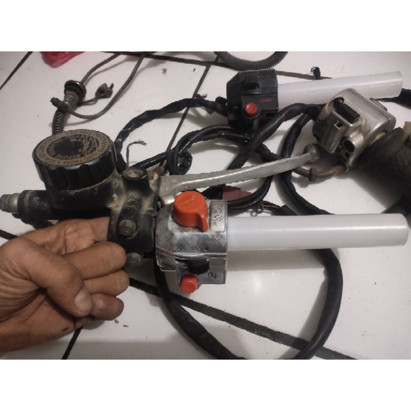 holder kanan saklar kanan honda cb400 cb750 cb100 cb125 gl100 gl125  cm125 cm250 cm500 cb200 cb250 c