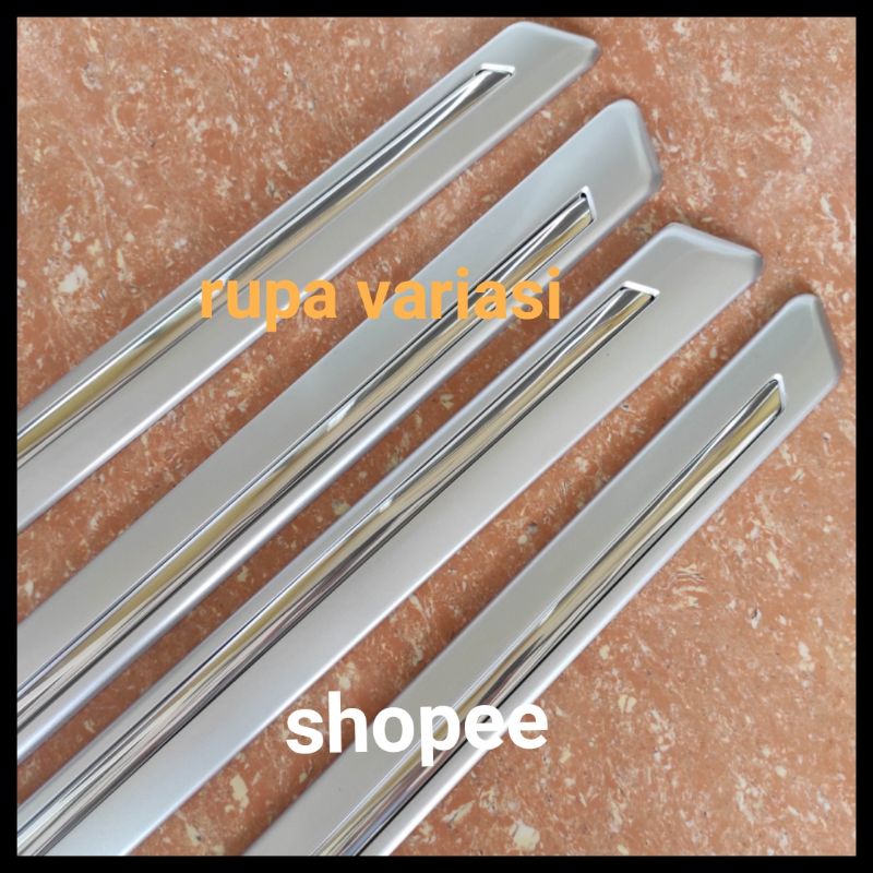 List body LIS MOULDING samping bodi mobil toyota Avanza /  Xenia 2004 sampai 2011 2010 2009 2008 2007 2006 2005 vvti VVT-i hitam silver putih abu aqua biru merah marun maroon maron metalik + LIS chrome crome tipe e g s