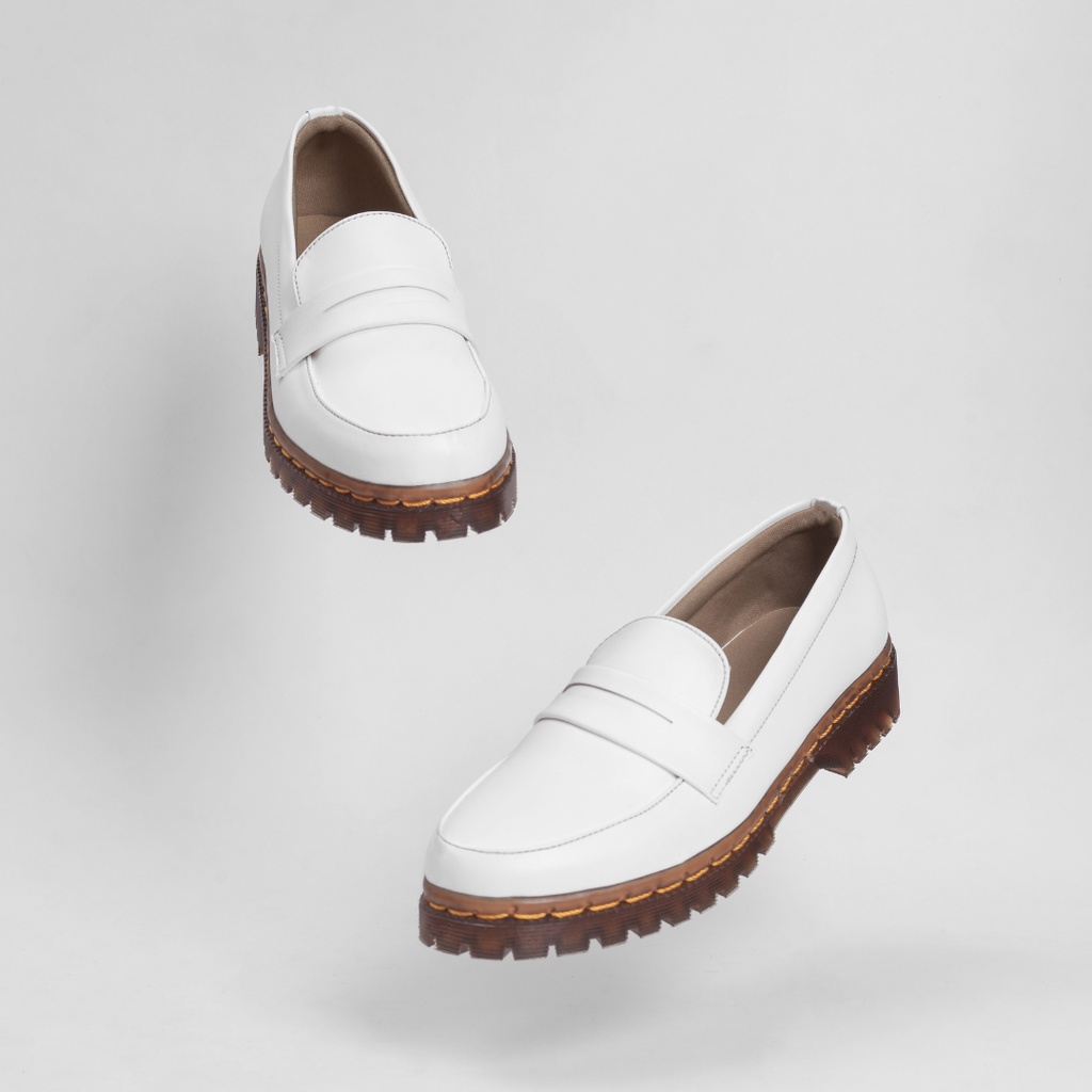 Xcloud x LikeProject Sepatu SlipOn Casual Wanita LAVI White