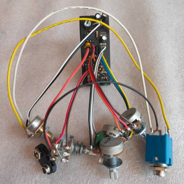 Preamp Bass Active 3 band AMTECH volume blend Bass Mid Treble On Board