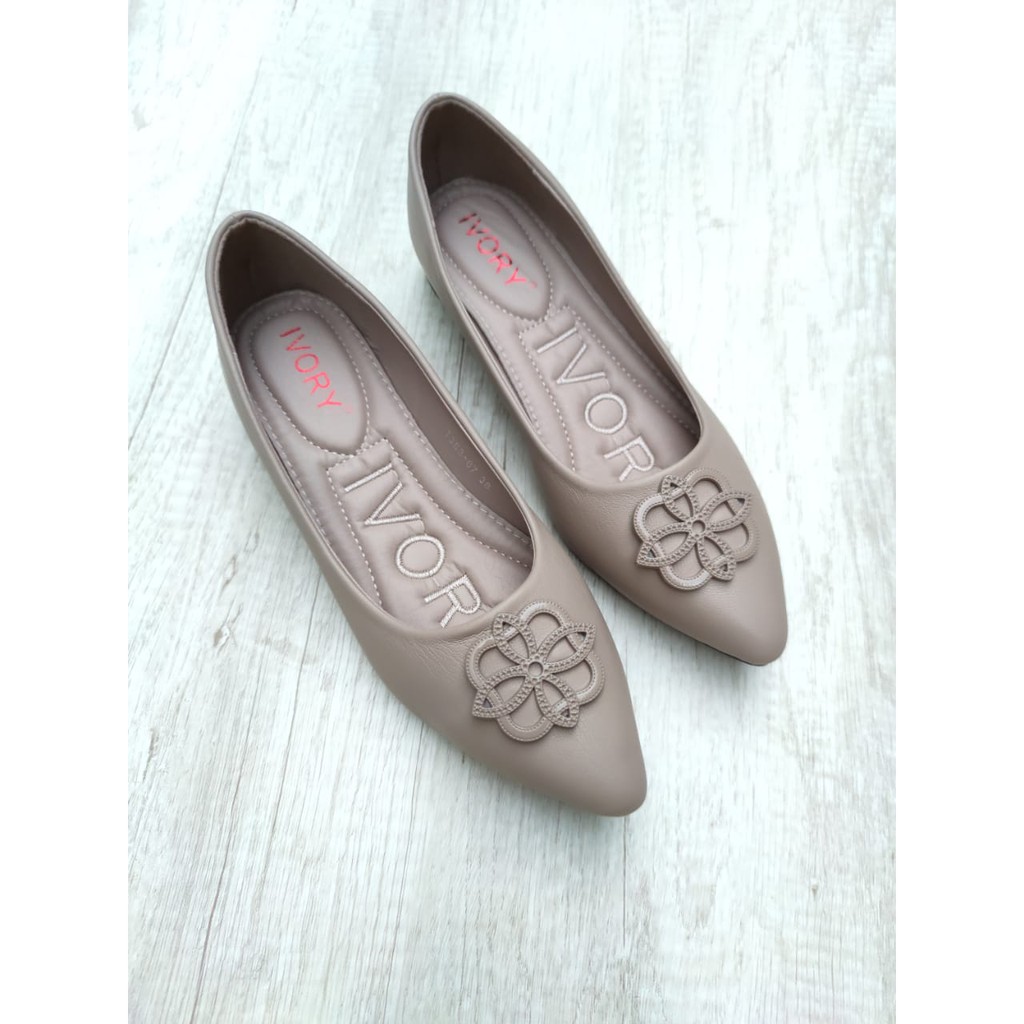 Ivory Sepatu Flat Kerja Wanita T383-87