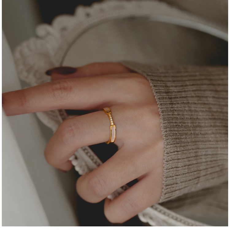 Cincin Bahan Titanium Steel Lapis Emas 18k Aksen Mutiara Zircon Gaya Korea Untuk Wanita
