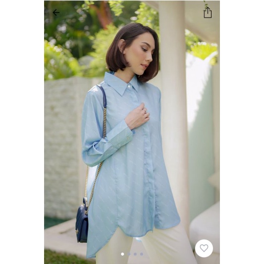 benang jarum all over printed logo shirt UKURAN M