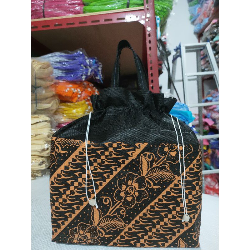 Tas hajatan serut batik bunga NEW uk.22x22 muat 2dos nasi dan 1kotak kue NBK