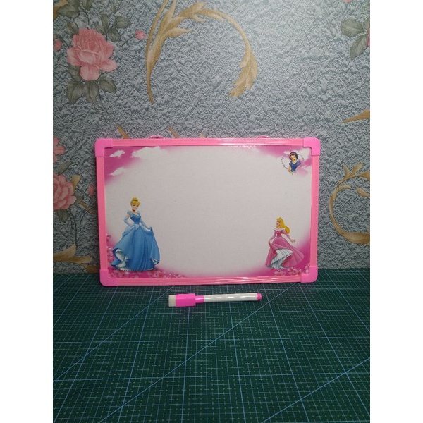 

mainan anak. papan tulis white board karakter. 30x20cm.