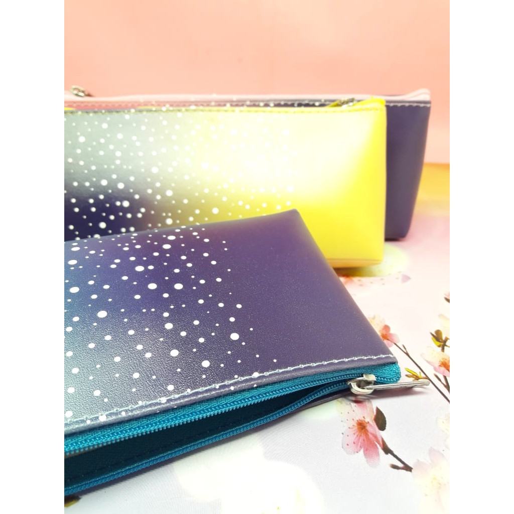 

Kotak Pensil Motif Galaxy