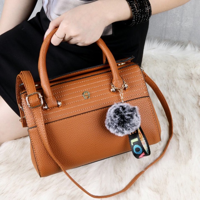 New Arrival AIGNER Vintage Valois Shoulder Bag