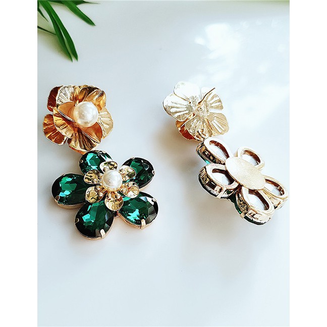 LRC Anting Tusuk Fashion Crystal Diamond Flower Gemstone Stud Earrings F6713X