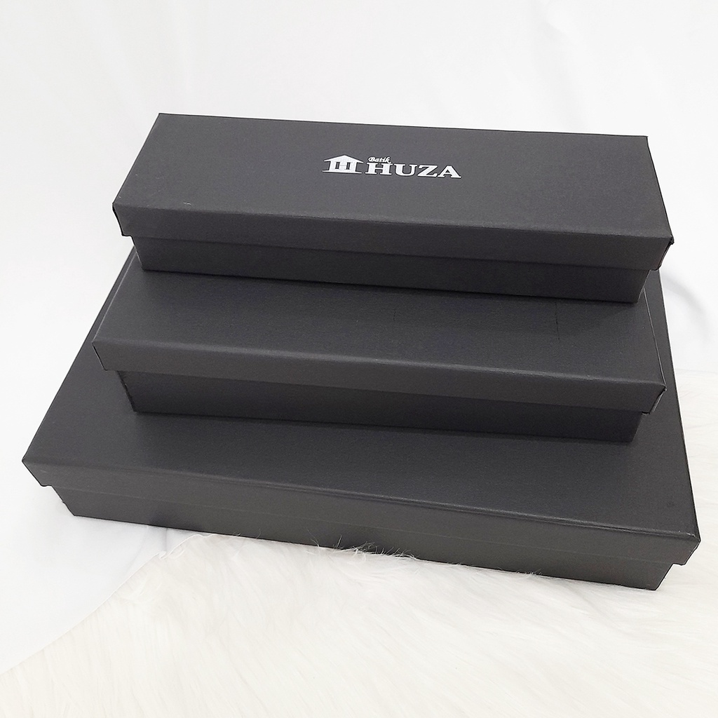 

HARD BOX | GIFT BOX | KOTAK KADO HITAM PUTIH EKSKLUSIF (TIDAK DIJUAL TERPISAH) BATIK HUZA