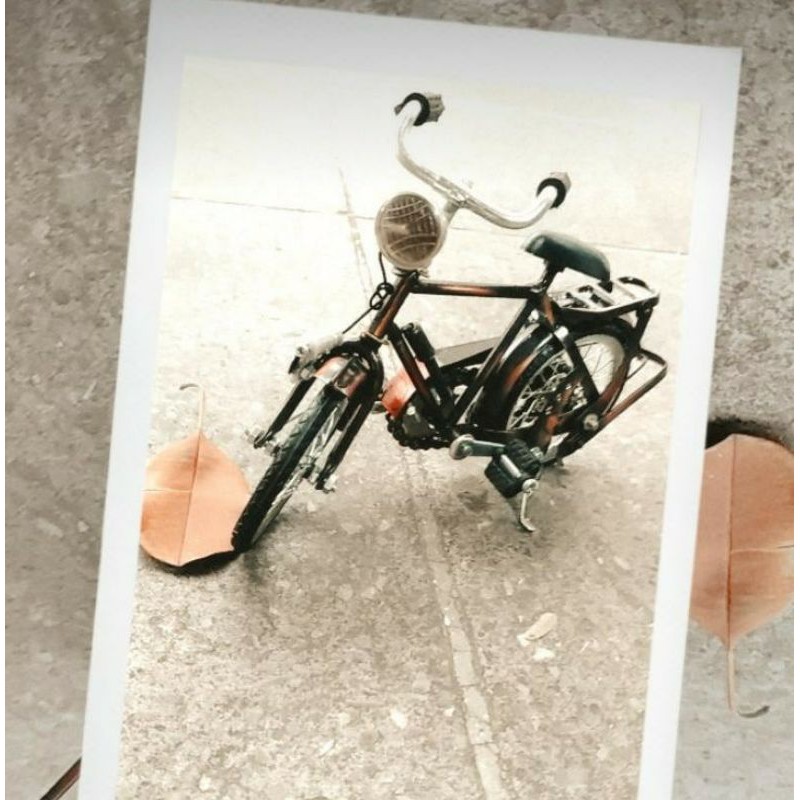 Lucu abiiss.. miniatur sepeda onthel