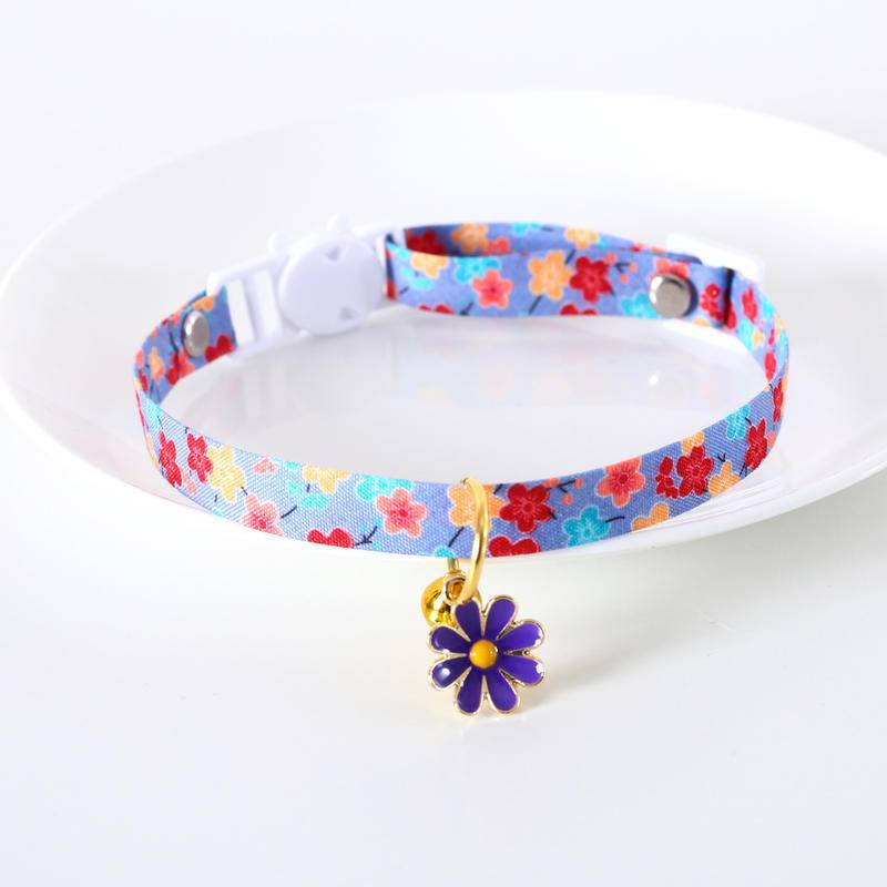 Kerah Kucing Peliharaan Dengan bell adjustable safety buckle anti suffocation Daisy Pendant Untuk Aksesoris Kalung Anak Kucing