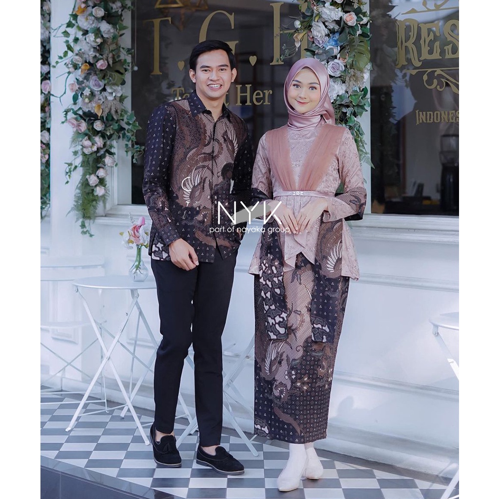 Baju Couple Pasangan Batik Couple Freya Kebaya Modern Kebaya Tunangan Lamaran Baju Wisuda Batik Brukat Terbaru - Sarimbit Batik Kekinian - Couple Batik Aveena