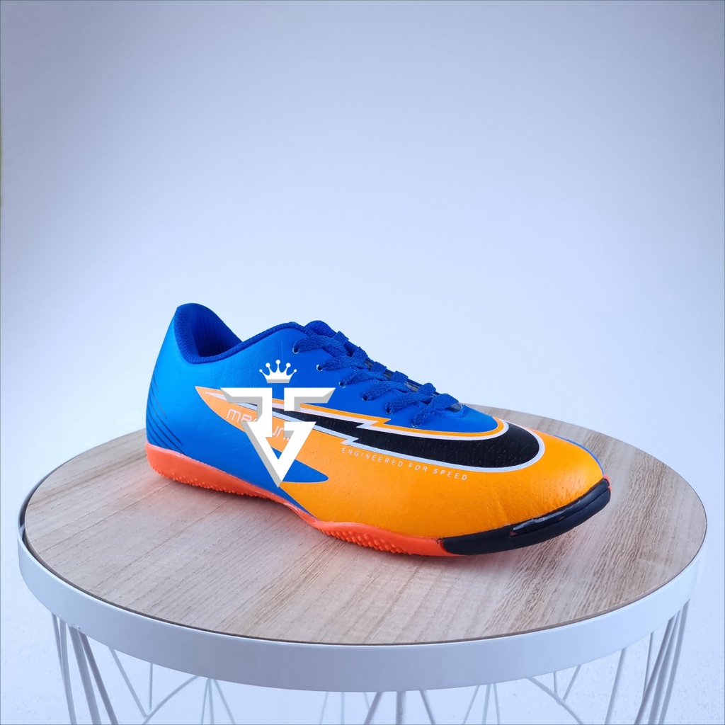 SEPATU FUTSAL Pria Out Door Terbaru