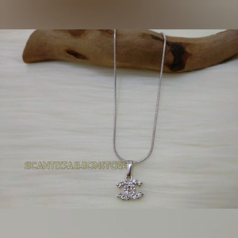 Kalung Titanium liontin CHANELL Titanium Terlaris anti Karat tidak luntur Perhiasan wanita mewah