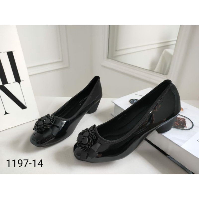 SEPATU TUMIT GLOSSY SIMONCELLI 1197-14