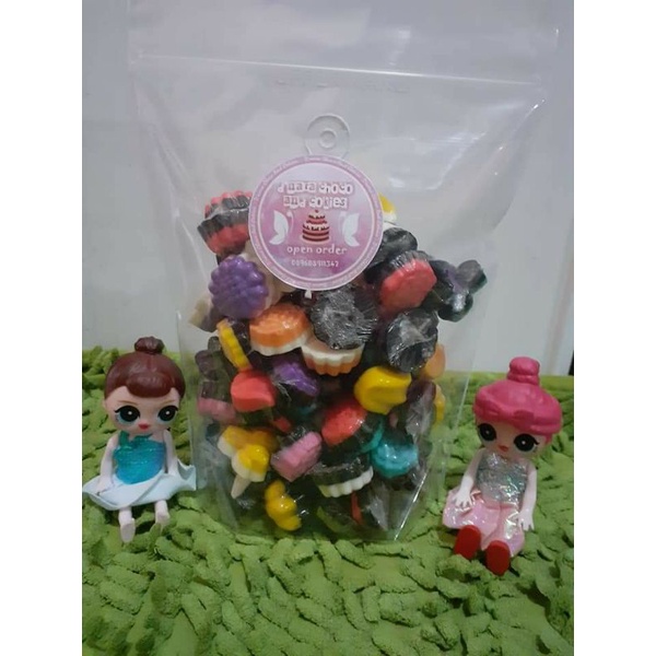 

coklat praline karakter imut & lucu kemasan pouch dgn isian strawberry blueberry nanas kacang tanah