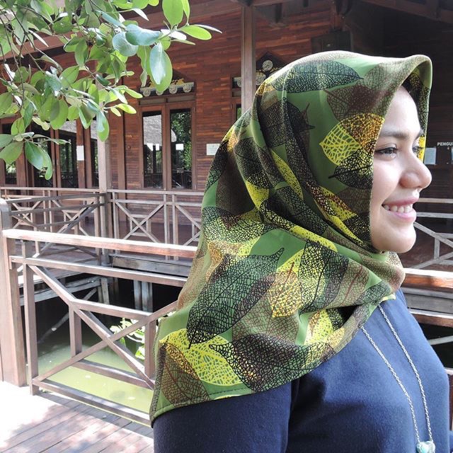 Hijab motif Daun hijau muda