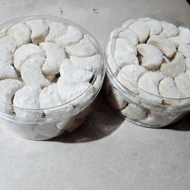 

Kue kering lebaran dan natal / kuker cookies spesial putri salju kacang mede