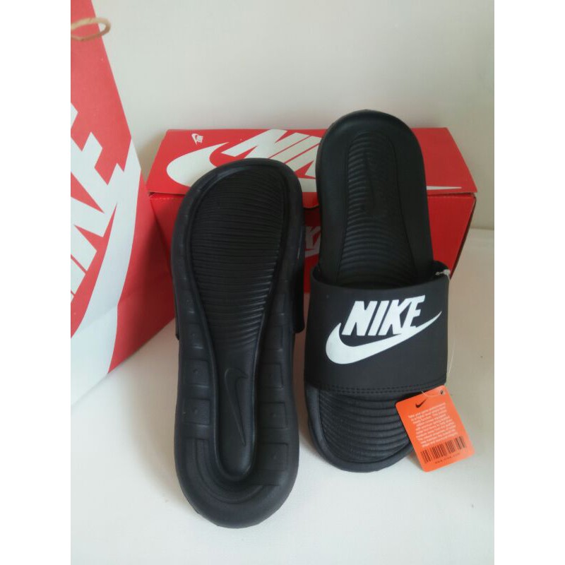 SANDAL NIKE VICTORY ONE SLIDE SENDAL NIKE PRIA VICTORI ONE SENDAL PRIA SLIP ON KASUAL