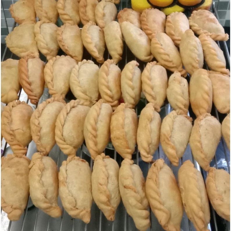 

Oleh oleh Bogor Pastel Sayur isi 20 pc