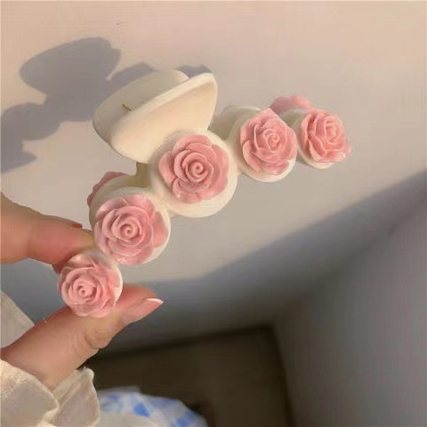 Jepit Rambut Bentuk Bunga Camellia Warna Pink Bahan Akrilik Gaya Korea Untuk Wanita