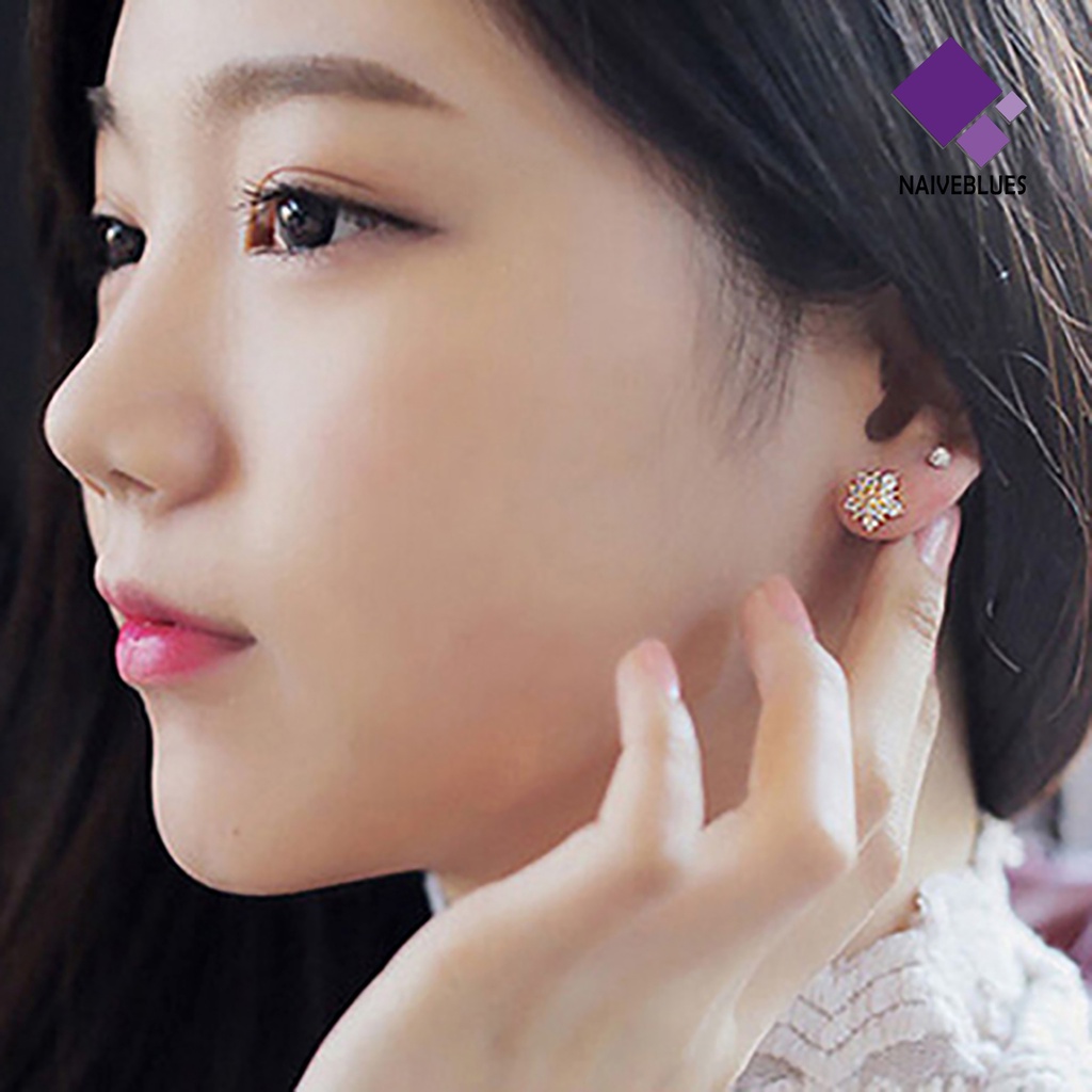 1 Pasang Anting Bentuk Kepingan Salju Aksen Berlian Imitasi Untuk Wanita