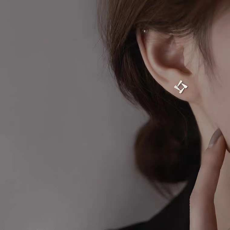 1 Pasang Anting Stud S925 Silver Bentuk Persegi Geometris Anti Alergi Gaya Korea Untuk Wanita