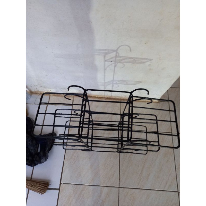 rak pot besi minimalis 9 dudukan